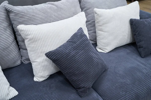 М'які подушки і диван з кордурової тканини — стокове фото