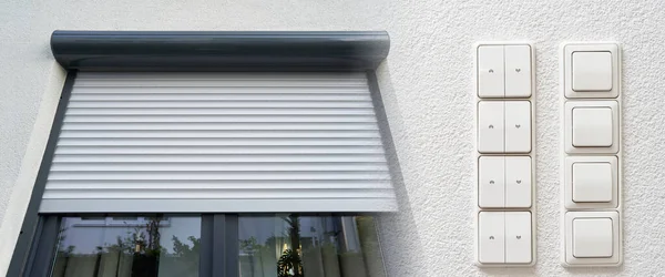 Pencere ve kontrol düğmelerinde modern elektrikli silindir panjuru