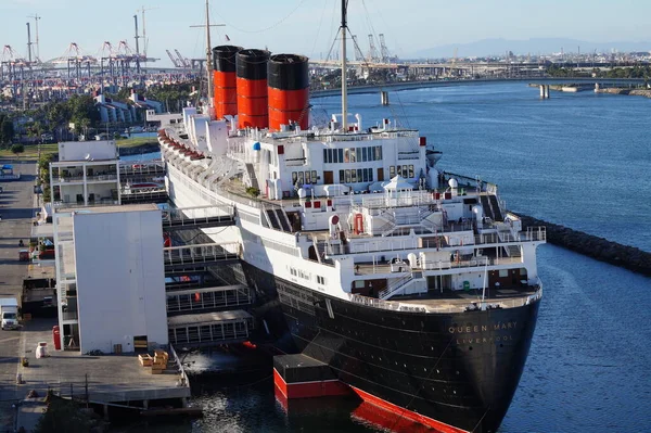 Long Beach, California, EE.UU. - 1 de diciembre de 2018: Crucero Queen Mary en el puerto —  Fotos de Stock