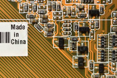 Çin yapımı çıkartmalı elektronik devre.