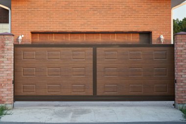 Sliding wide gates