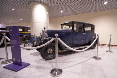 MOSCOW, RUSSIA - 3 Mayıs 2021: Delahaye 107 m Domodeovo uluslararası havaalanında bir retro araba sergisinde