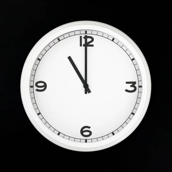 Білий Круглий Аналоговий Настінний Годинник Ізольований Чорному Тлі Його Одинадцята — стокове фото