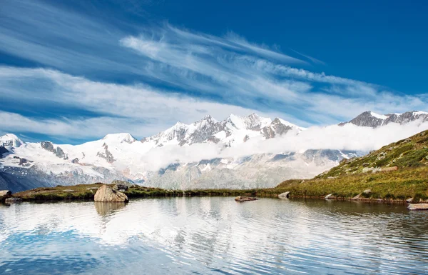 Snow mountain lake — Stock Photo, Image