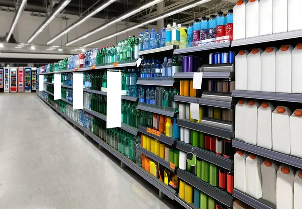 Garrafas Água Prateleira Supermercado Adequado Para Apresentar Novas Garrafas Água — Fotografia de Stock
