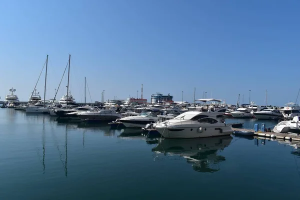 Soçi limanındaki yatlar..