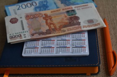 Para için. Günlükte ruble banknotları var..