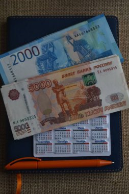 Para için. Günlükte ruble banknotları var..