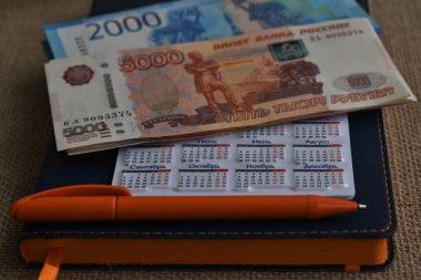  Ruble banknotları günlükte. Para.