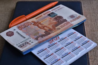  Ruble banknotları günlükte. Para.