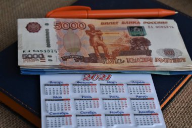  Ruble banknotları günlükte. Para.