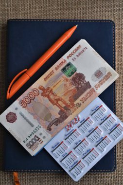  Ruble banknotları günlükte. Para.