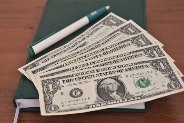 Para için. Defterde dolar var..