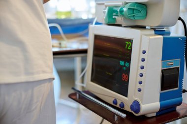 Ameliyathanedeki hayati işlemleri izle.