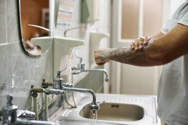 Ein Chirurg Reinigt Seine Hände Mit Seifenwasser Handbehandlung Vor Der — Stockfoto