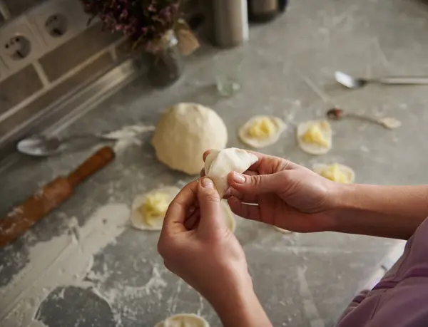 Woman Sculpts Dumplings Kitchen Portrait Hands — Foto de Stock