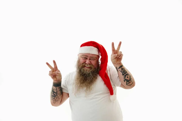 Overvægt Mand Santa Claus Hat Gør Positiv Gestus Med Hænderne - Stock-foto