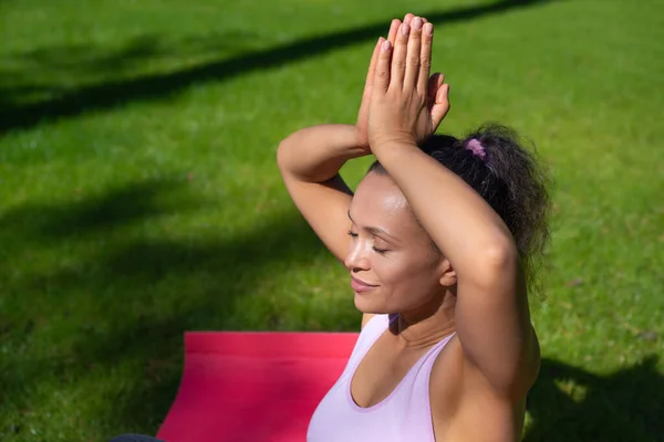 Jeune Femme Préformant Yoga Parc Lumière Matin — Photo
