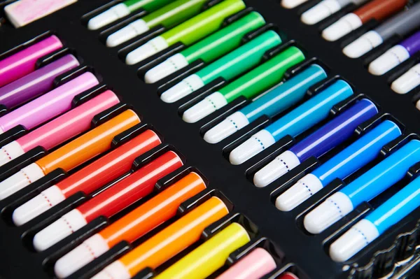 Primer Plano Rotuladores Multicolores Caja Negra Herramientas Para Dibujo Educación — Foto de Stock