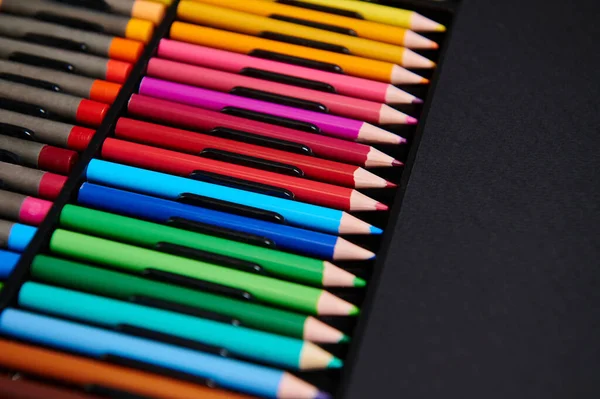 Lápices Madera Multicolores Primer Plano Lápices Para Dibujar Sobre Fondo — Foto de Stock