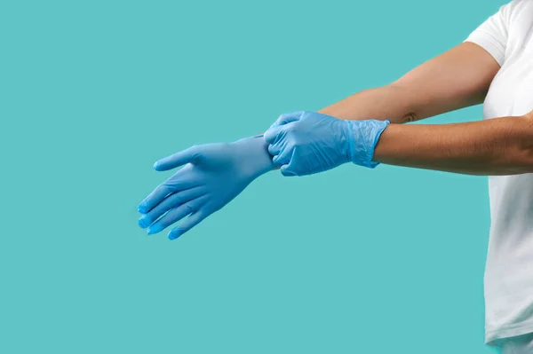 Seitliches Porträt Einer Unkenntlichen Person Die Blaue Sterile Medizinische Schutzhandschuhe — Stockfoto