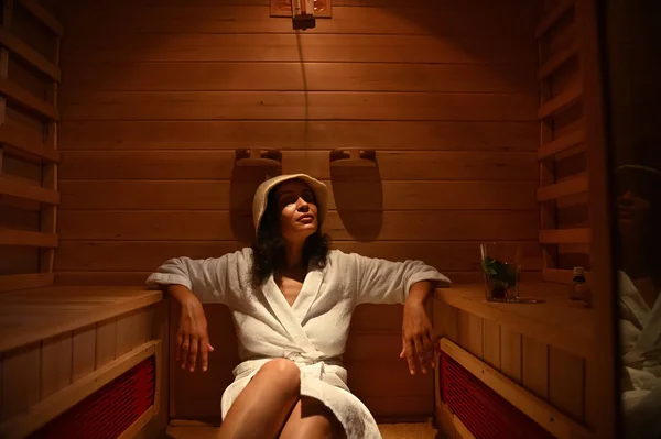 Young Woman Relaxing Infrared Sauna Procedure Spa Resort Center Body — Stock Photo, Image