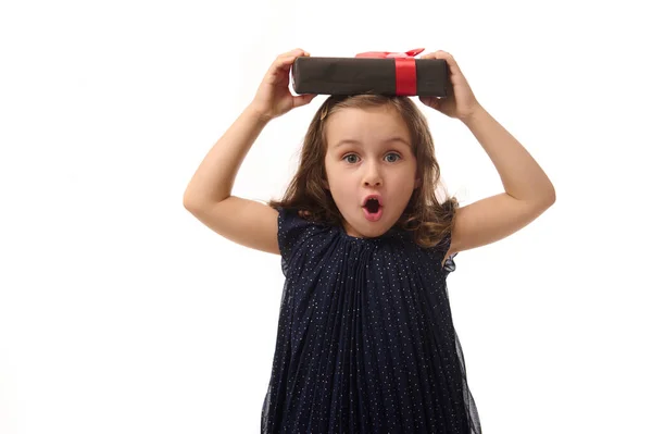 Retrato Isolado Fundo Branco Espaço Cópia Menina Surpreendida Vestido Noite — Fotografia de Stock