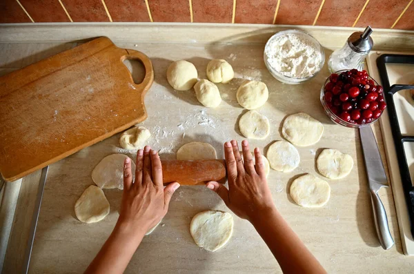 Top View Female Chef Hands Rolling Tough Rolling Pin Kitchen — стоковое фото