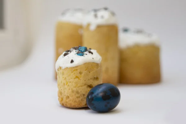 Paskalya kek ve yumurta mavi