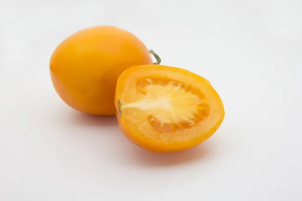 Sarı domates ve bir dilim