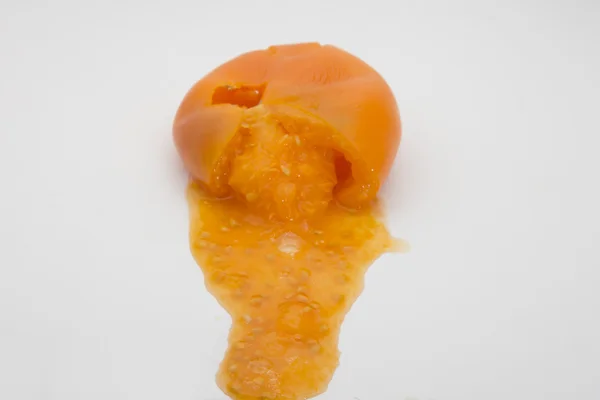 Parçalanmış sarı domates