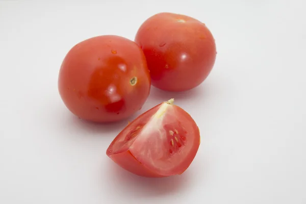 İki domates ve bir dilim