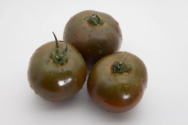 Üç kumato, karanlık domates