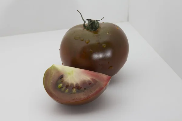 Kumato, karanlık domates dilimi