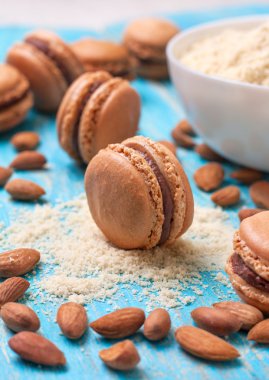 çikolata ganache ve badem unu ile acıbadem kurabiyesi 