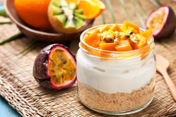 mango ve Çarkıfelek bir kavanoza Cheesecake