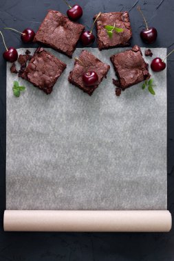 kiraz (üstten görünüm ile kek)