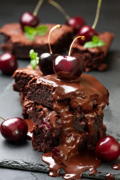 Brownie with cherries and with chocolate cream — Stock Photo, Image