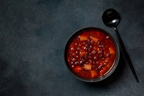 Tigela Sopa Com Feijão Vermelho Fundo Preto Vista Cima Espaço — Fotografia de Stock