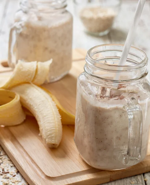 Smoothie with oatmeal and flax seeds