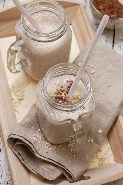 Batido con avena y semillas de lino —  Fotos de Stock