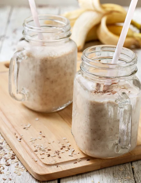 Batido con avena y semillas de lino — Foto de Stock