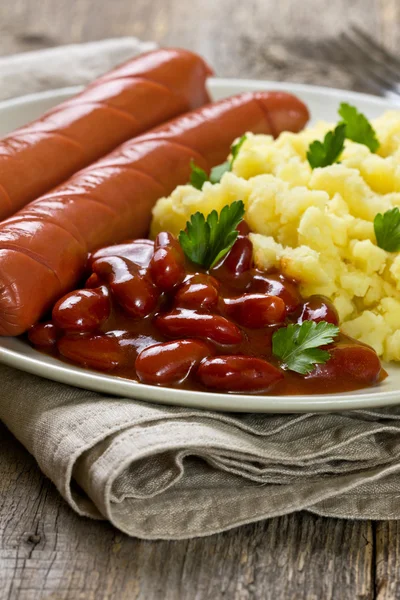 Sausages, mashed potatoes and beans — Stockfoto