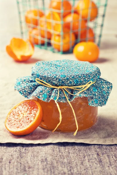 mandalina reçeli cam kavanozda