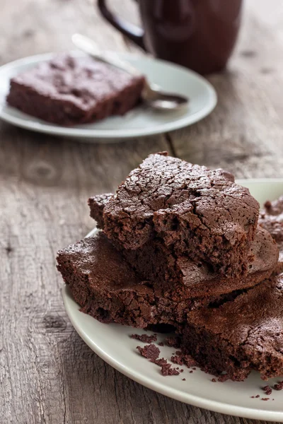 Chocolate brownie and  cup of tea — Stock fotografie