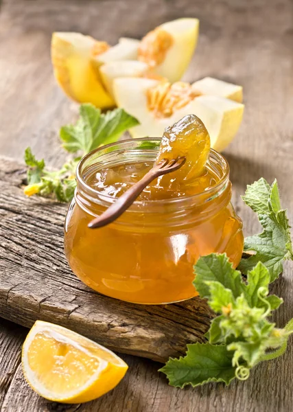 cam bir kavanozda kavun reçeli