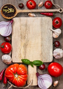 domates, sebze ve baharatlar