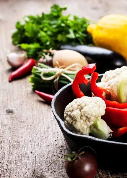 Pan i świeże warzywa — Zdjęcie stockowe