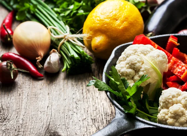 Pan i świeże warzywa — Zdjęcie stockowe