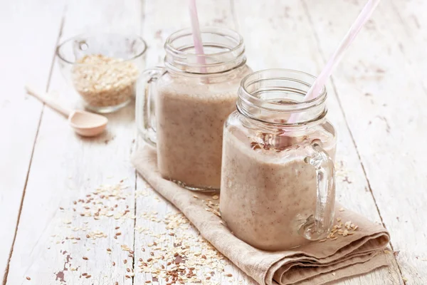 Smoothies with  oatmeal,  flax seeds — Stock Photo, Image